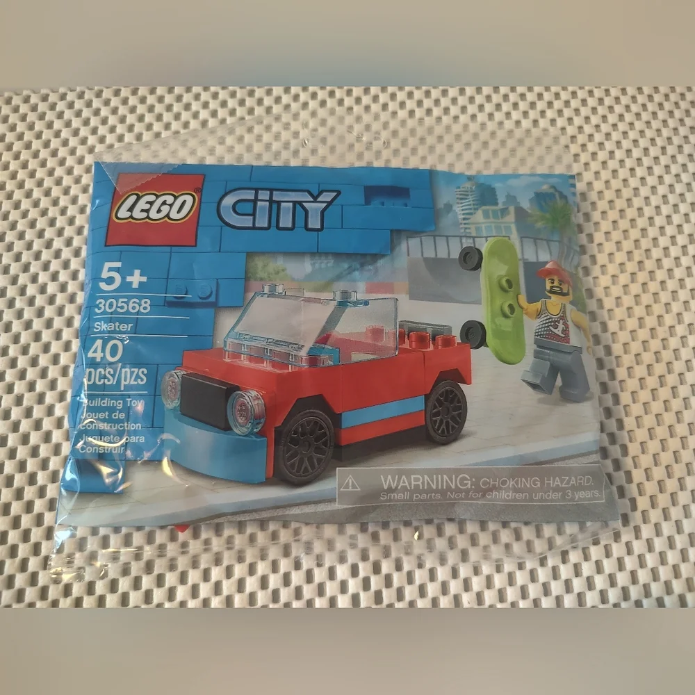 Lego City 30568 Skater w/Car NWT Building Toy Set